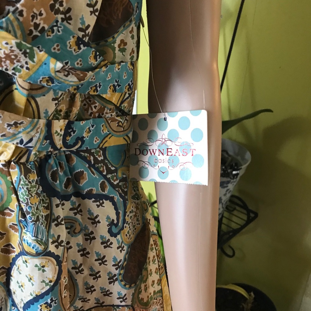 Dresses - Picture 3 of 3